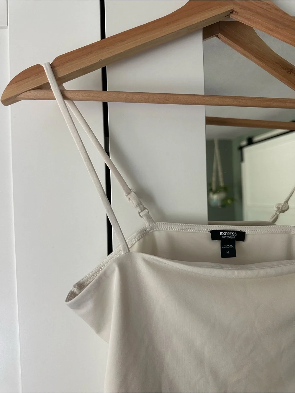 Express Cream Body Contour Spaghetti Strap Cropped Cami - Picture 4 of 4